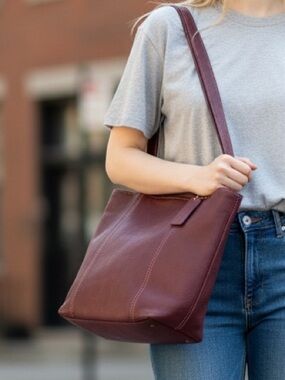 Vintage Y2K Coach Burgundy Suede Tote Shoulder Bag Style 4942